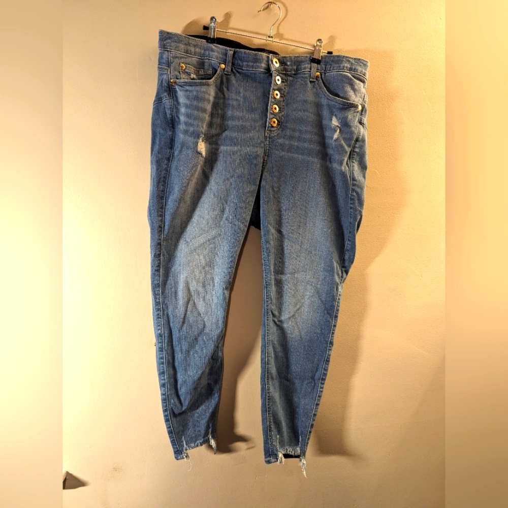 Torrid bombshell 5 button jeans, never worn